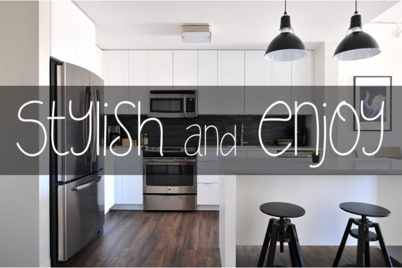 Stylish and Enjoy: A Handwritten Font for Web Design